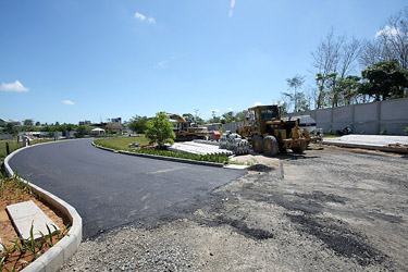 The tarmac road of phase 1 is done!